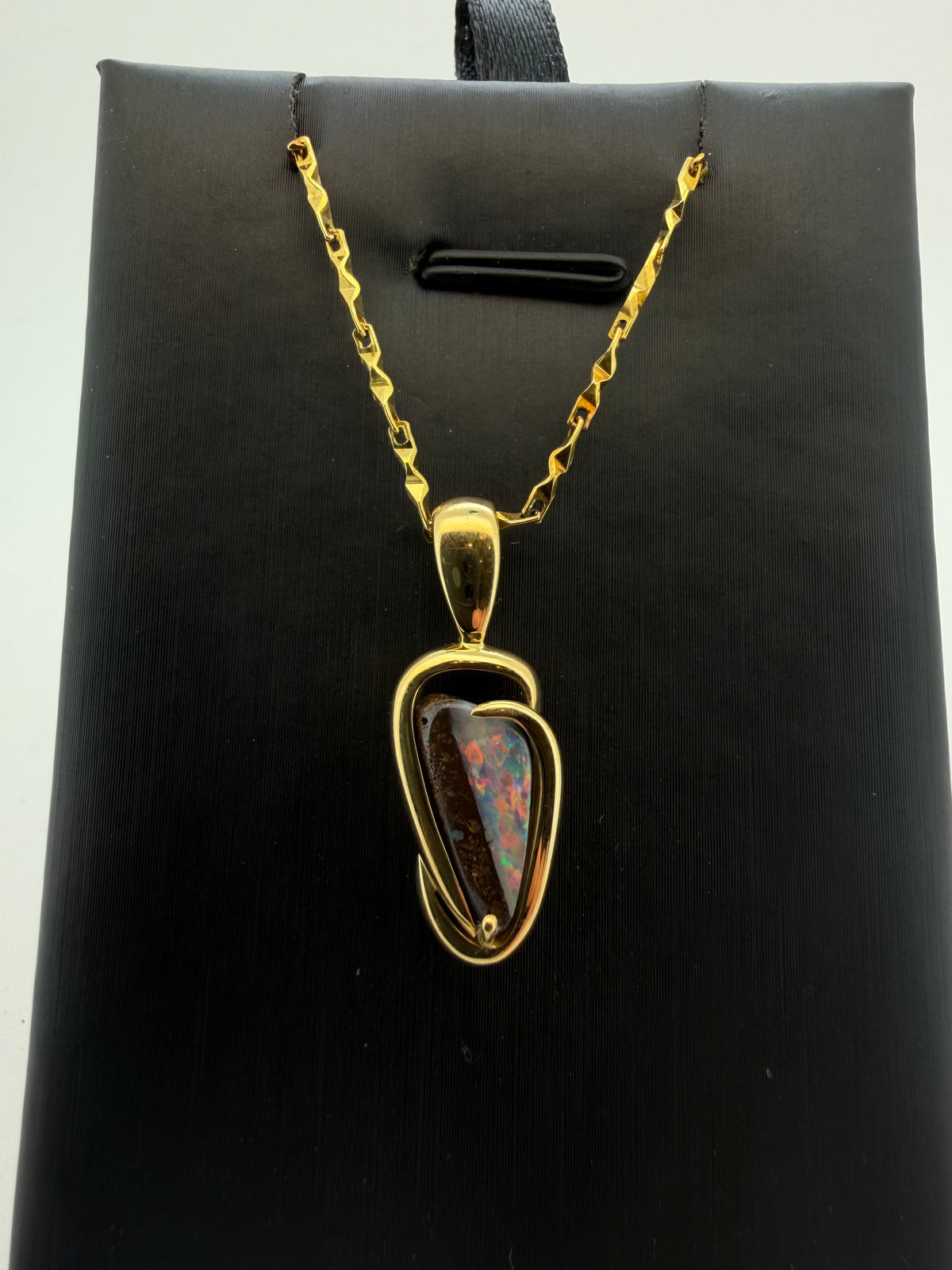 Outback Glow – 18K Gold Queensland Boulder Opal Pendant
