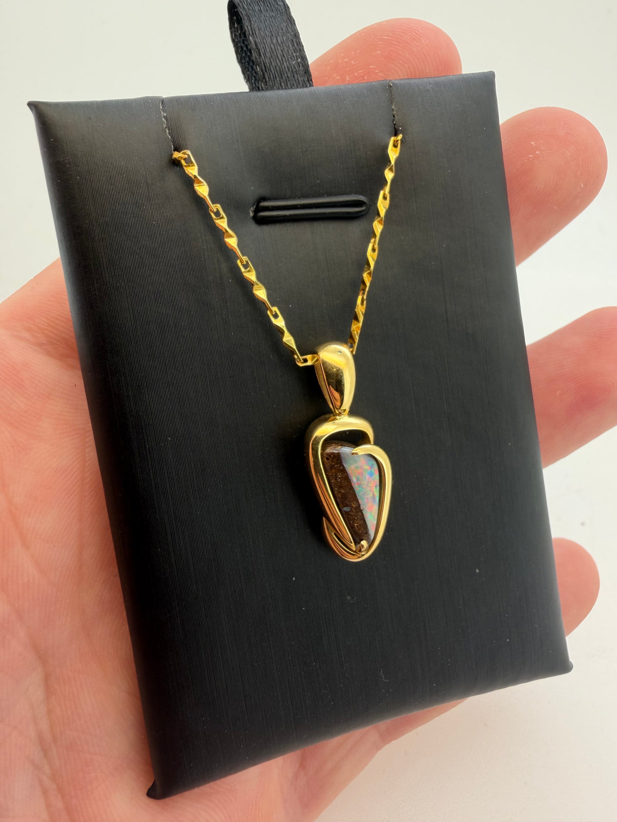 Outback Glow – 18K Gold Queensland Boulder Opal Pendant