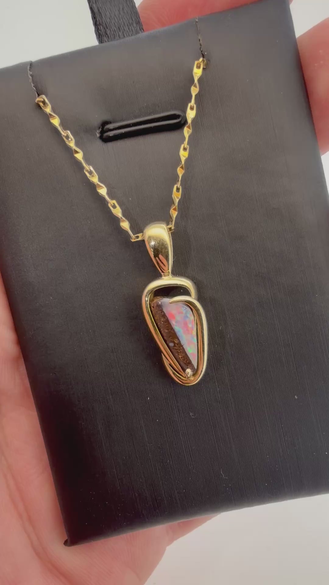 Outback Glow – 18K Gold Queensland Boulder Opal Pendant